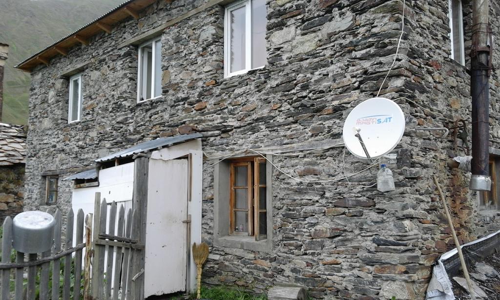 Guesthouse Nora Ushguli Exterior photo